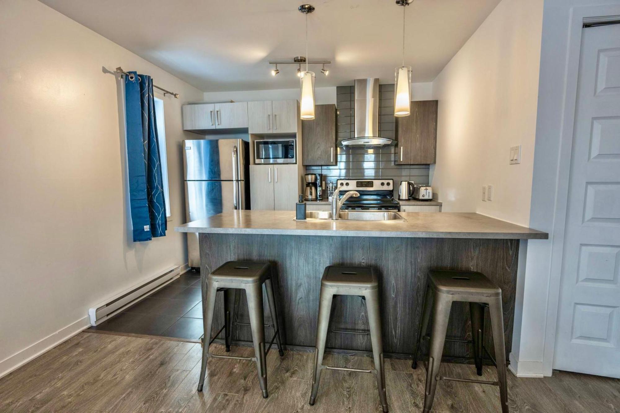 Modern 2br 4 Beds Ac Wi-fi Free Parking *