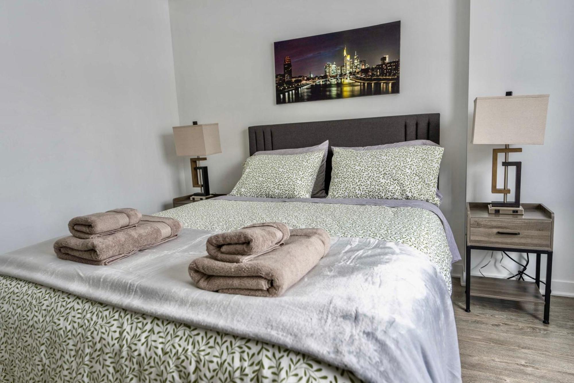 Apartment Modern 2br 4 Beds Ac Wi-fi Free Parking Laval