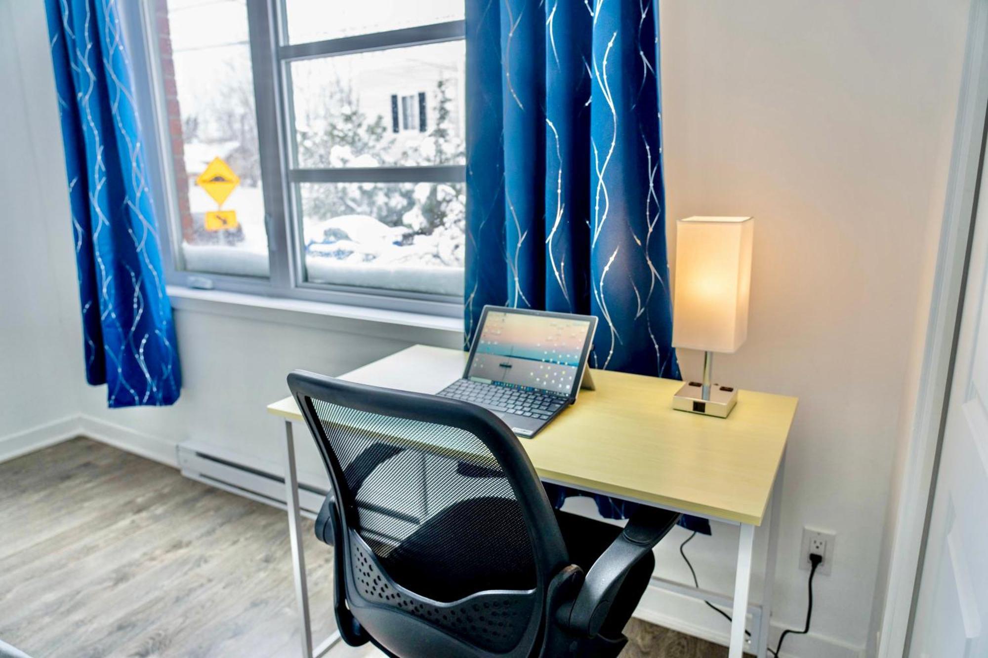 Modern 2br 4 Beds Ac Wi-fi Free Parking * Laval